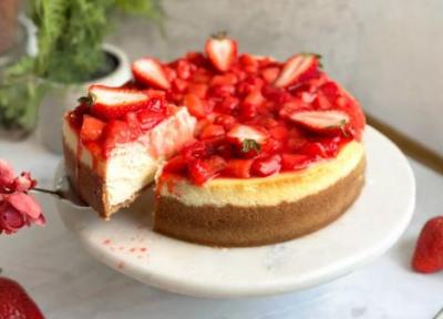 طرز تهیه چیز کیک توت فرنگی با روش بن ماری