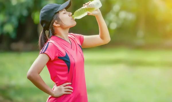 الکترولیت در شیمی یعنی چه و چه نقشی در سلامتی و ورزش دارد؟